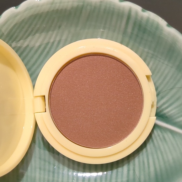 Hydrating Bronzer - Picture 3 of 3